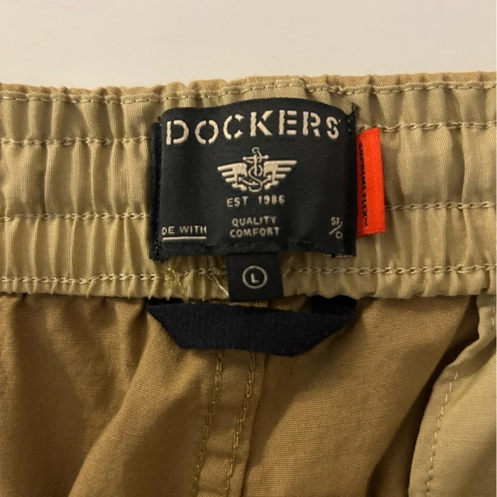 Dockers Men’s Tan Flat Front Shorts Classic Style Large NWT